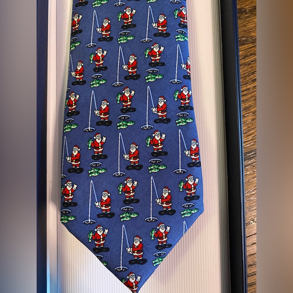 Boys Vineyard Vines tie Santa fishing Christmas NWT